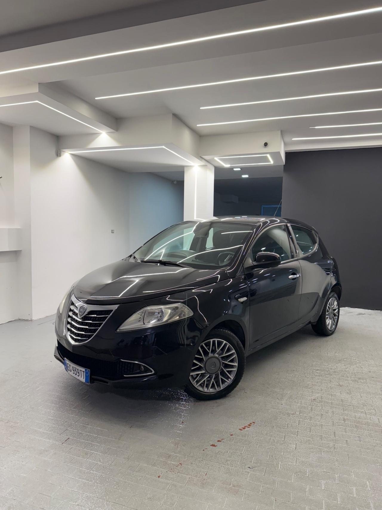 Lancia Ypsilon 0.9 TwinAir 85 CV 5 porte S&S Platinum