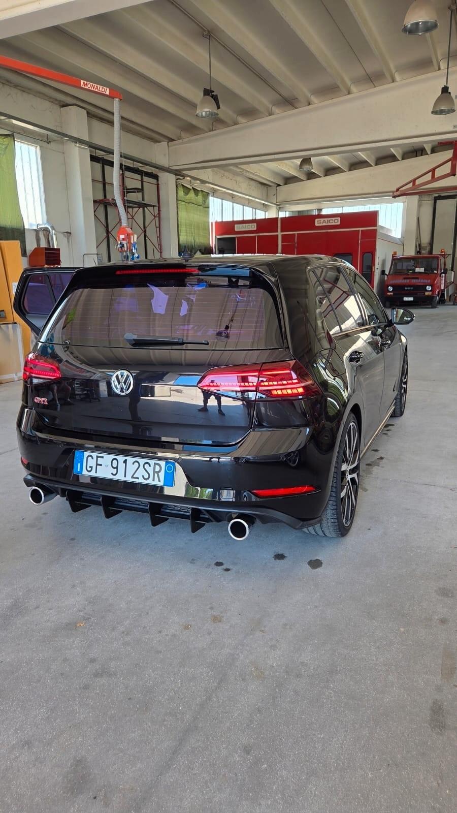 Volkswagen Golf GTI Golf 2.0 TSI GTI DSG
