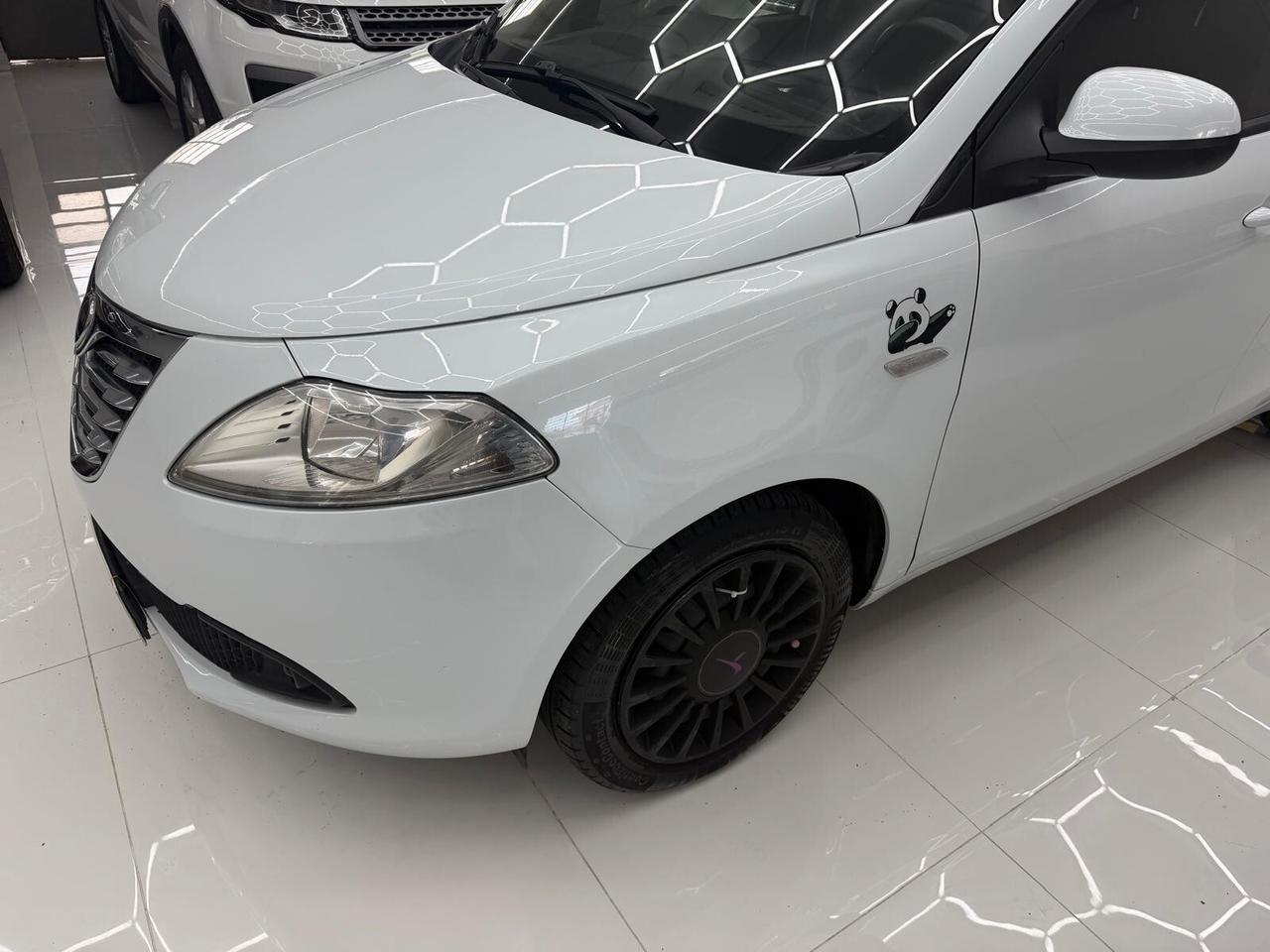 Lancia Ypsilon Benzina 5p. 69 Cv - Ok Neopatentati