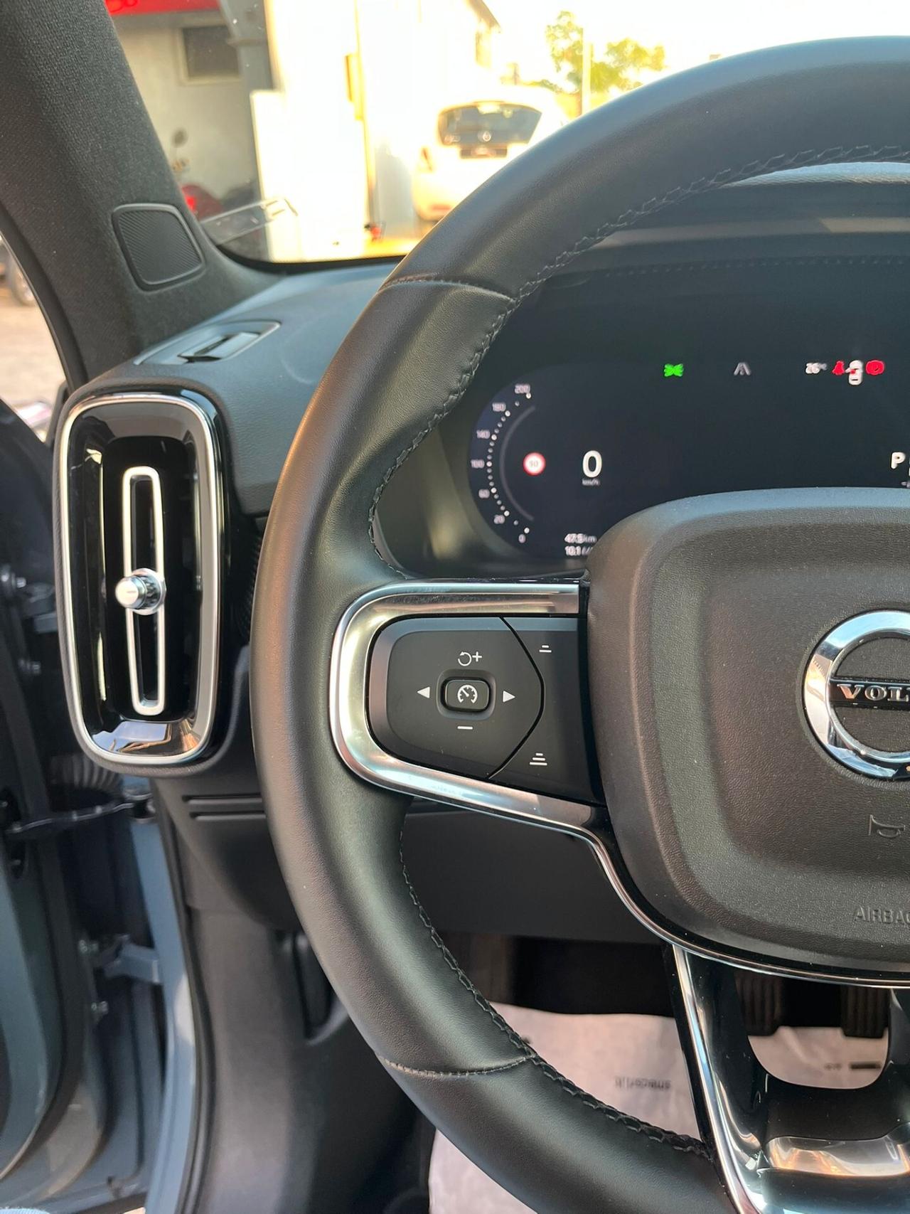 Volvo XC40 B3 automatico Plus Dark
