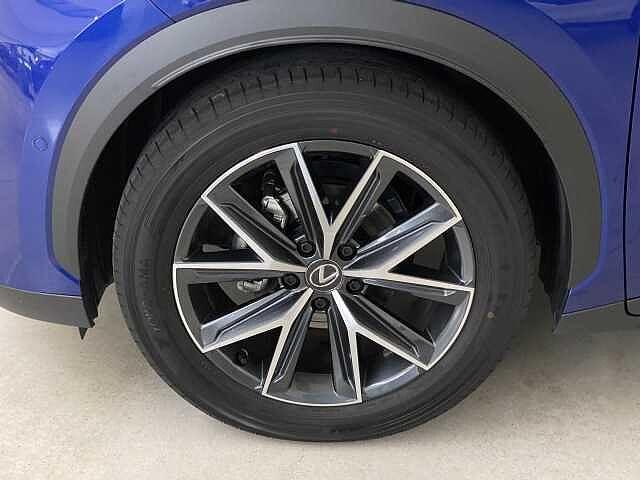 Lexus LBX Hybrid 4WD Cool