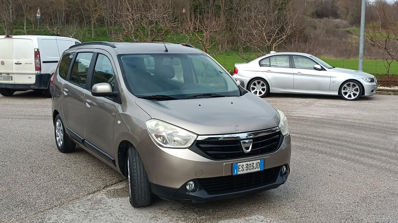 Dacia Lodgy 1.6 benzina/metano km 142.500 pari al nuovo