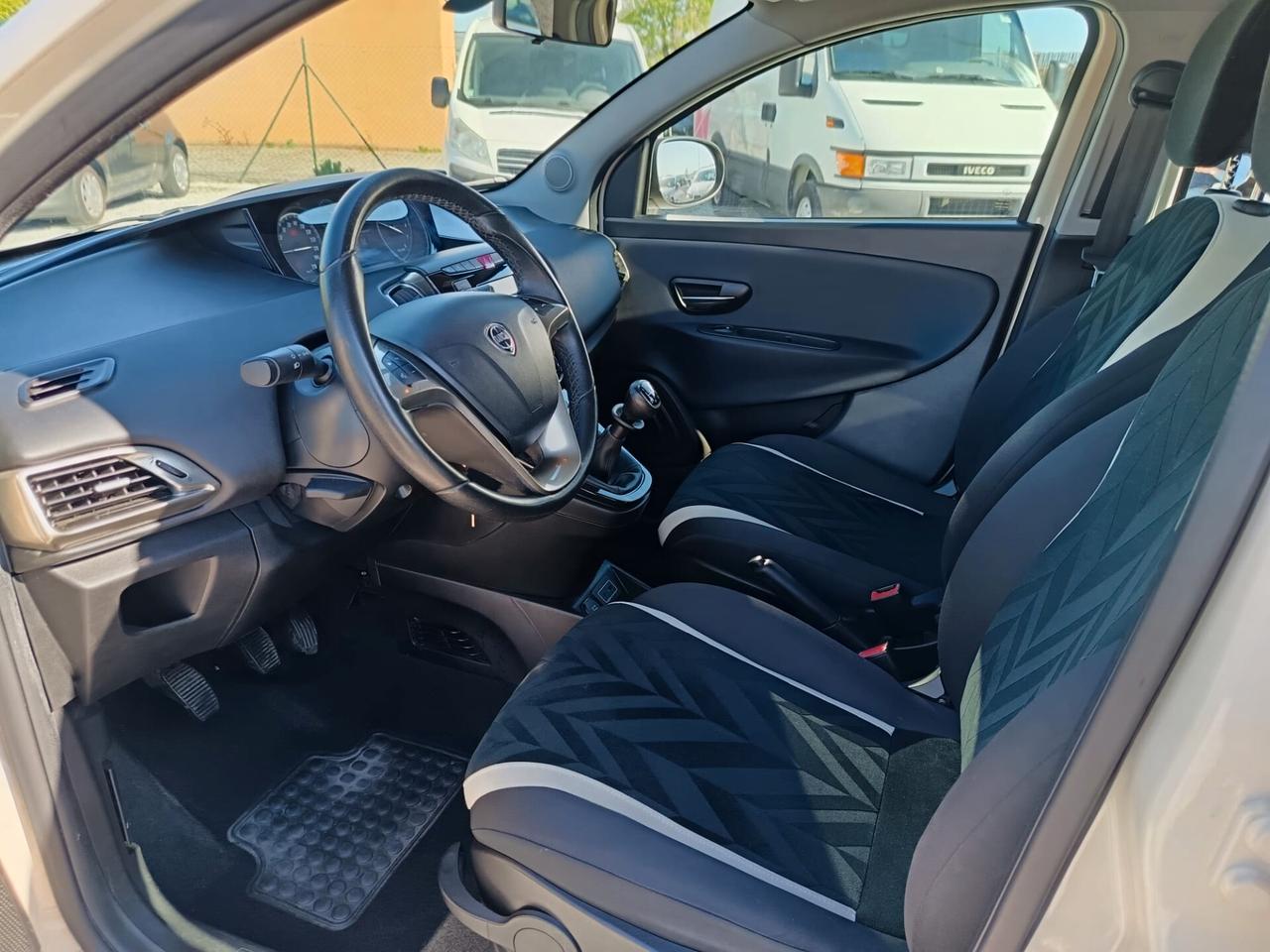 Lancia Ypsilon 1.2 69 CV 5 porte Gold