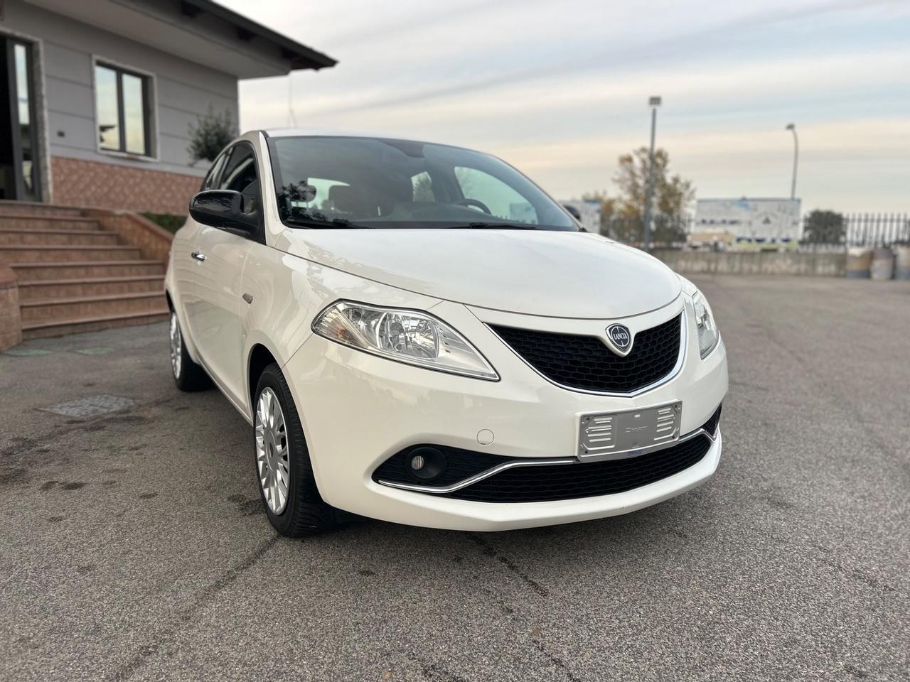 Lancia Ypsilon 1.2 GPL Ecochic Gold