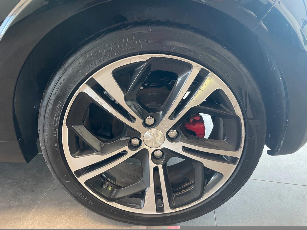 Peugeot 208 1.6 THP 200 CV 3 porte GTi