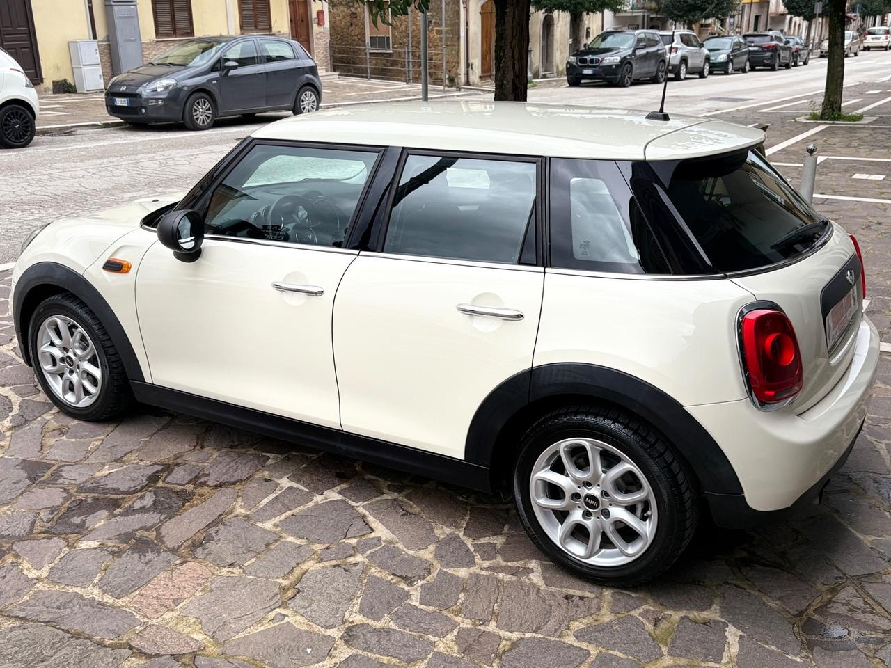 Mini One 1.2 75 CV 5PORTE DA NEOPATENTATI RING LED