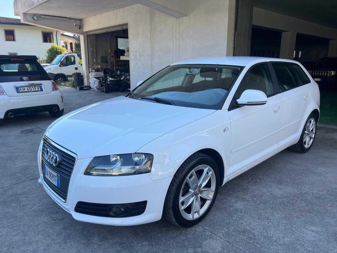 Audi A3 SPB 1.6 TDI 105 CV CR Attraction
