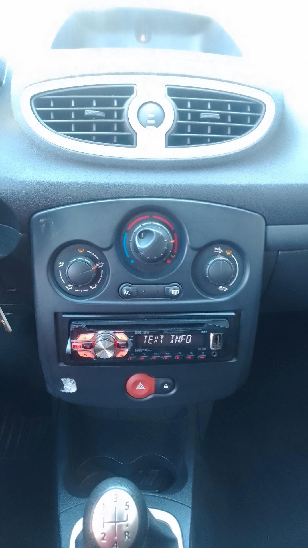 Renault Clio 1.2 BZ 55 kW neopatentati 2012