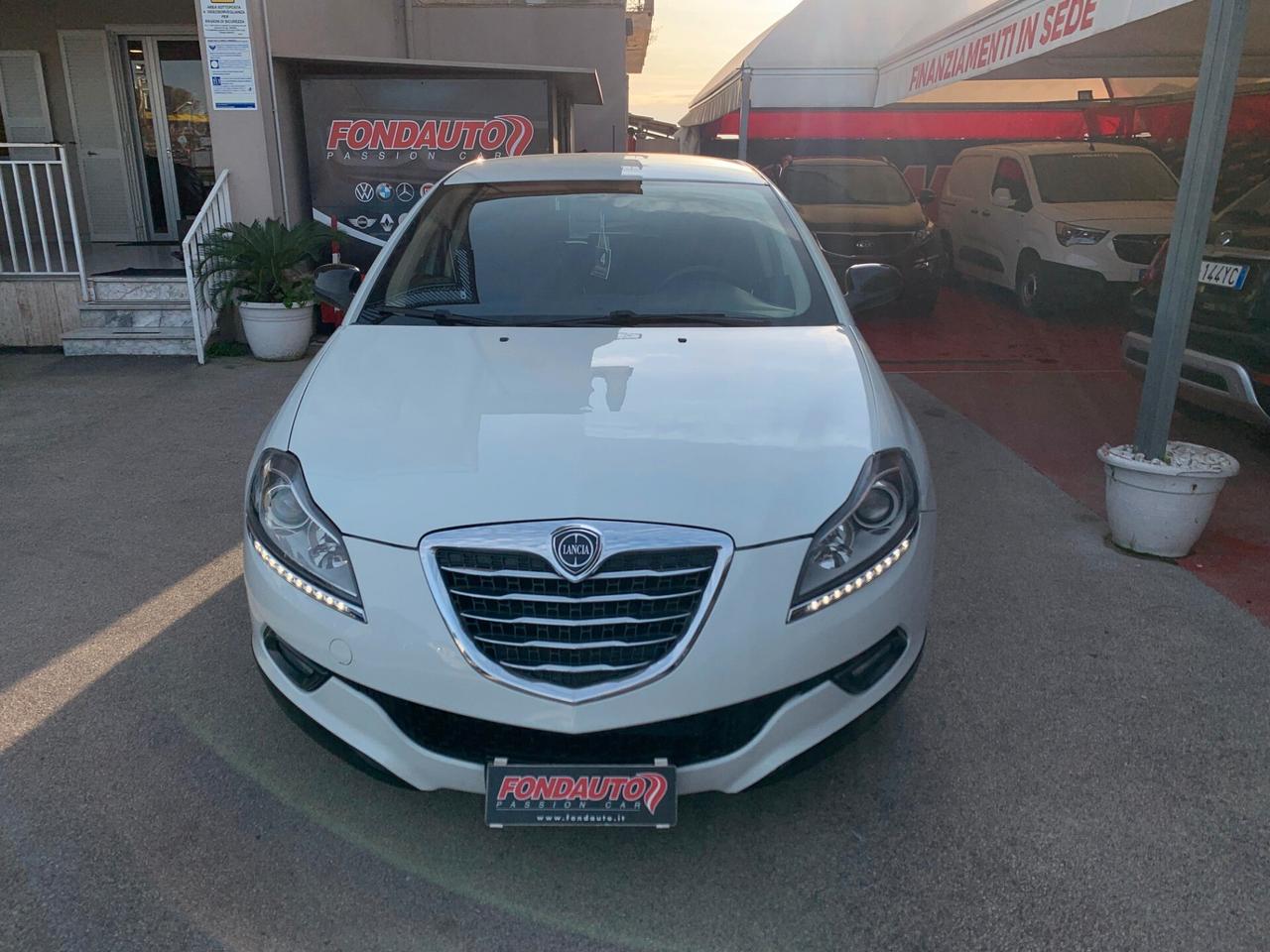 Lancia Delta 1.6 MJT DPF 105 CV Silver