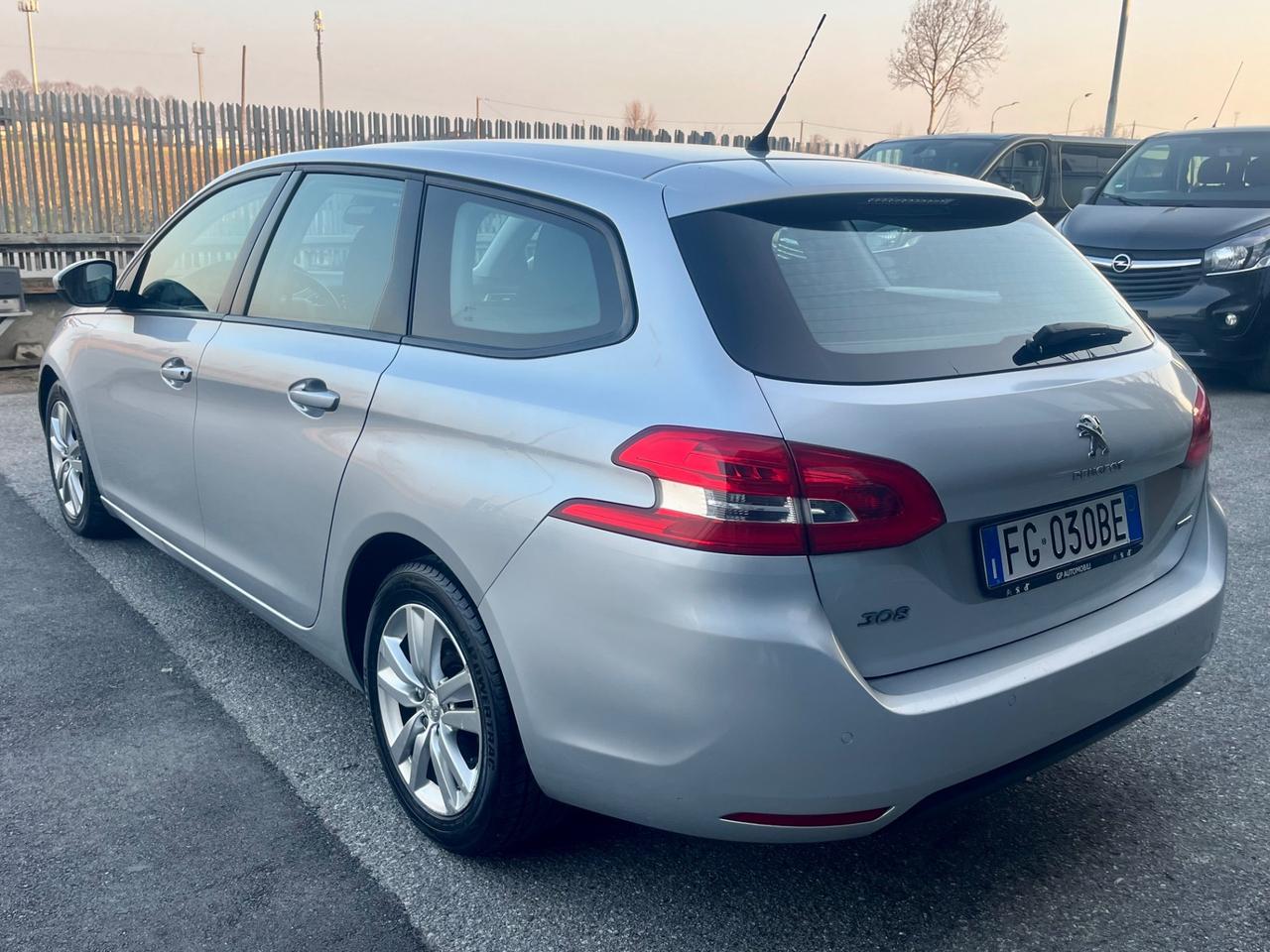 Peugeot 308 BlueHDi 120 SW Allure