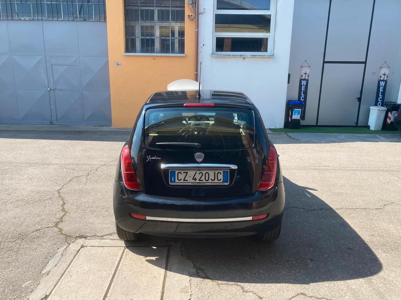 Lancia Ypsilon 1.2 Argento 80cv - OK NEOPATENTATI