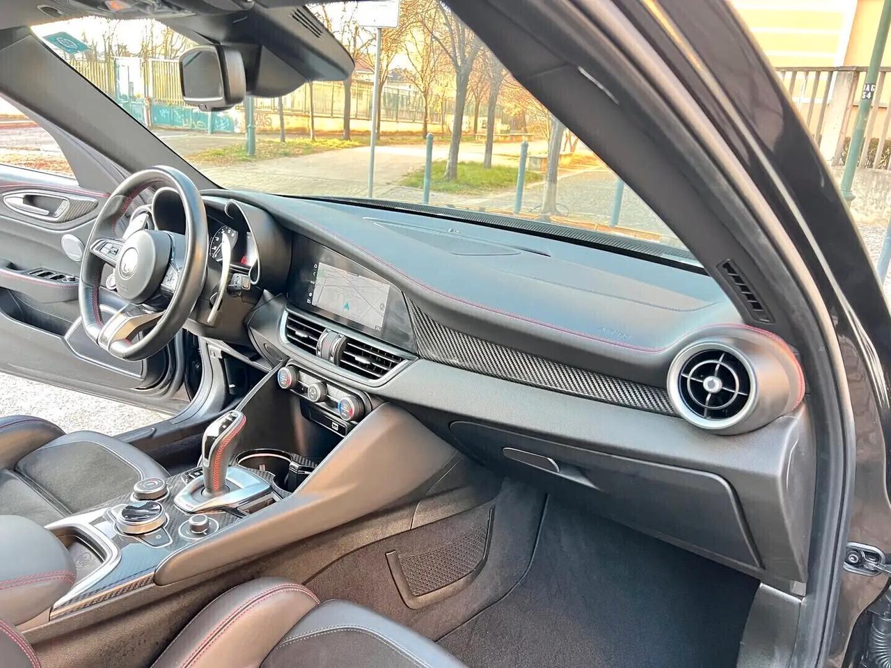 Alfa Romeo Giulia 2.9 T V6 AT8 Quadrifoglio