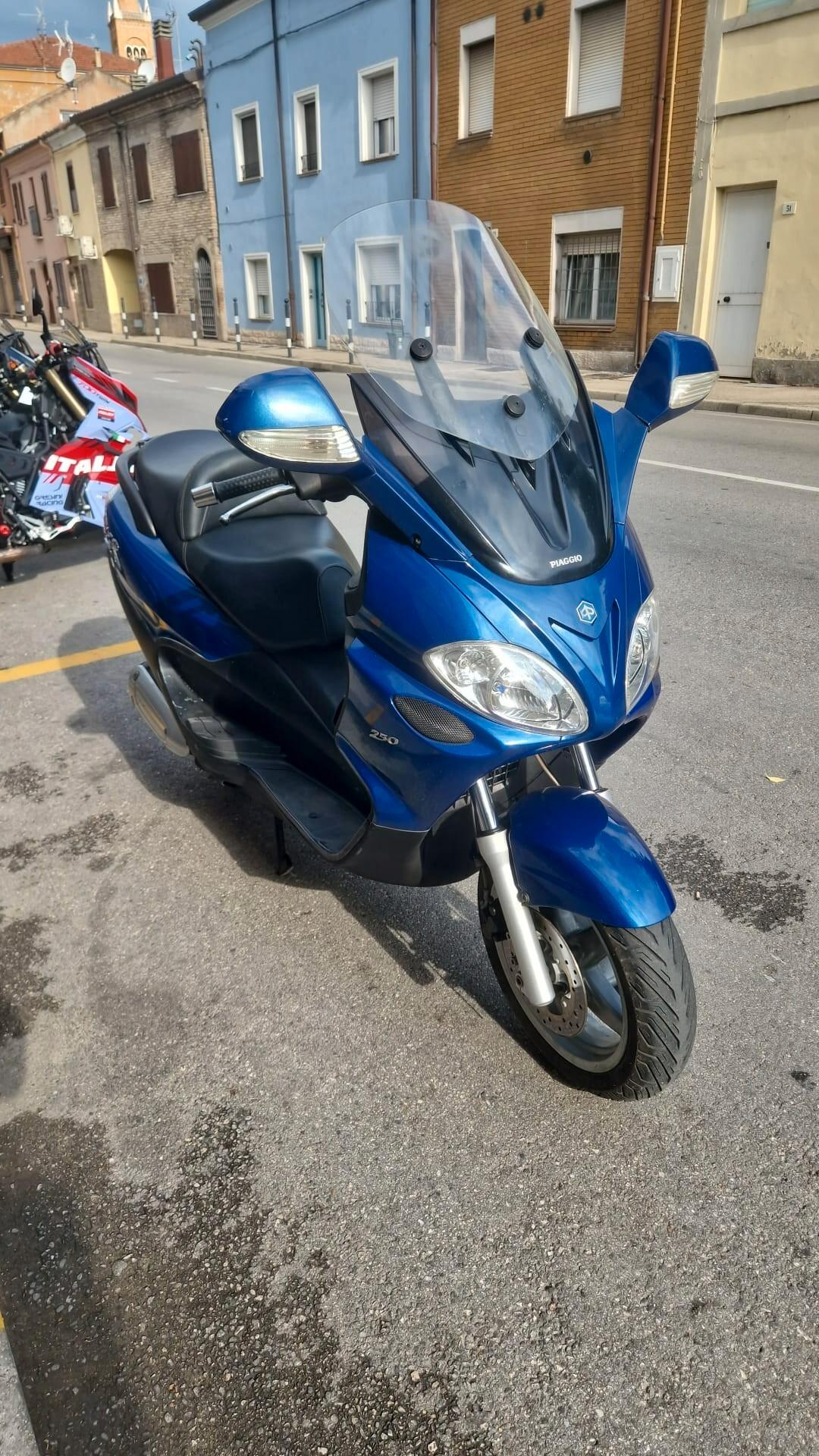 Piaggio X9 250 C.C Blu Met. 05/2004