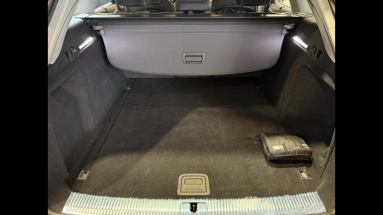 Audi A4 AVANT 30 TDI S TRONIC