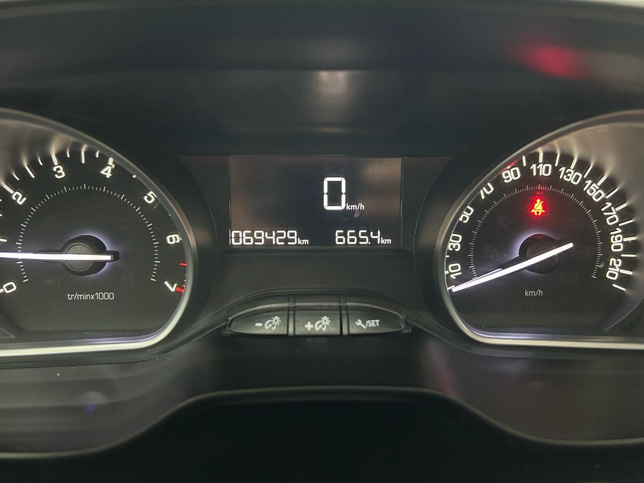 Peugeot 208 PureTech 82 5 porte Allure