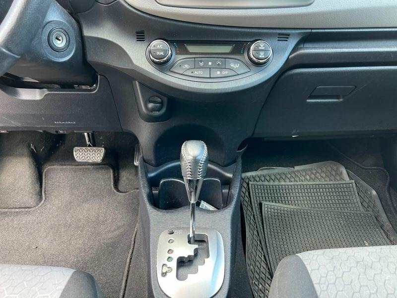 Toyota Yaris Yaris 1.3 5 porte Lounge Multidrive S