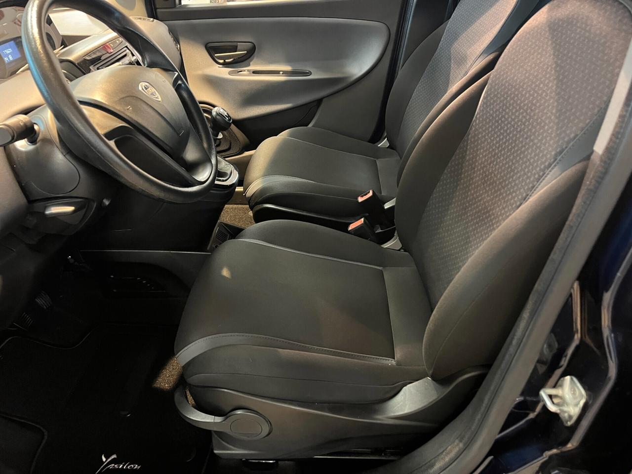 Lancia Ypsilon 1.2 69 CV 5 porte Silver 5 POSTI