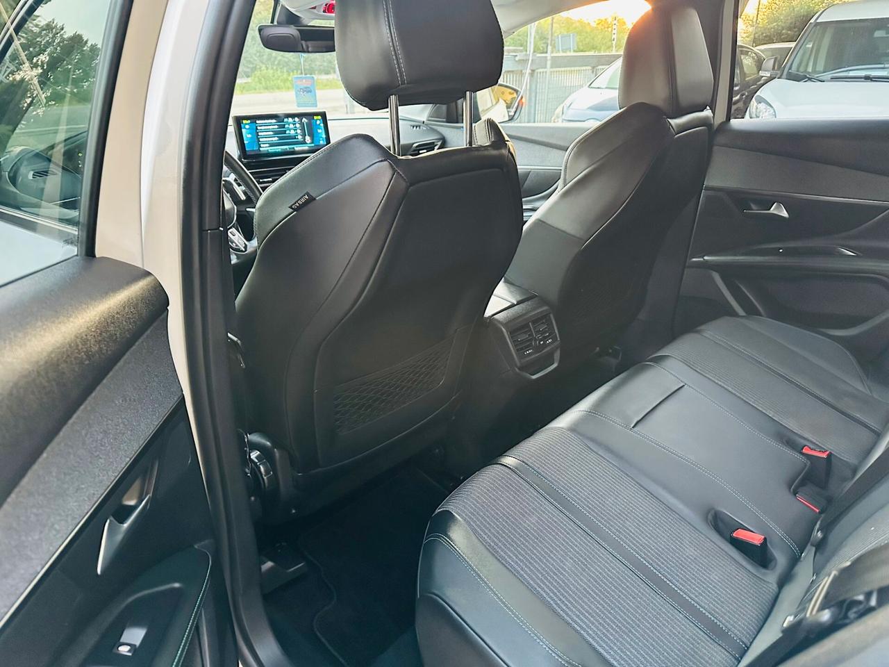 Peugeot 3008 Hybrid4 300 e-EAT8 GT
