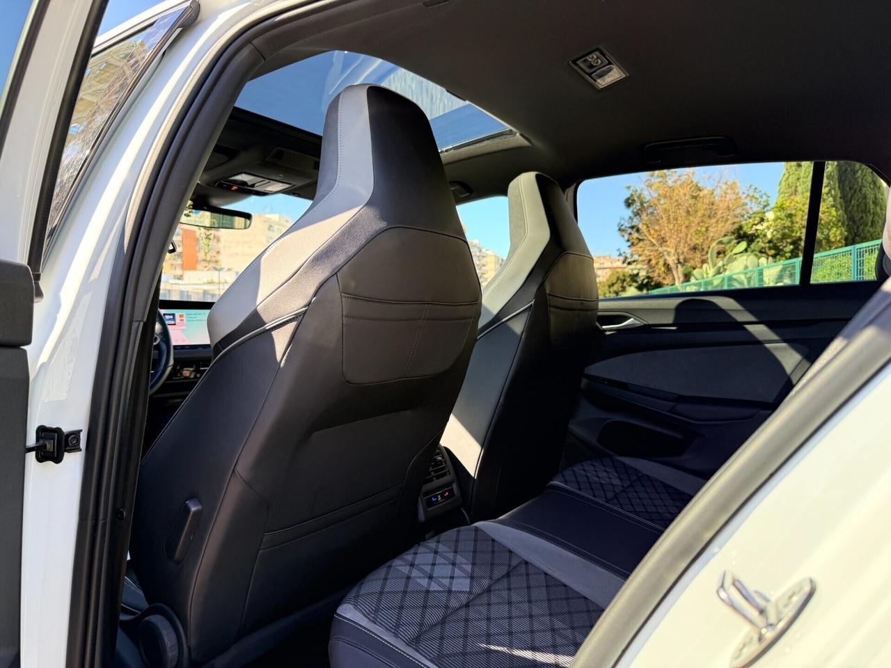 Volkswagen Golf 1.5 eTSI 130cv DSG R-Line TETTO