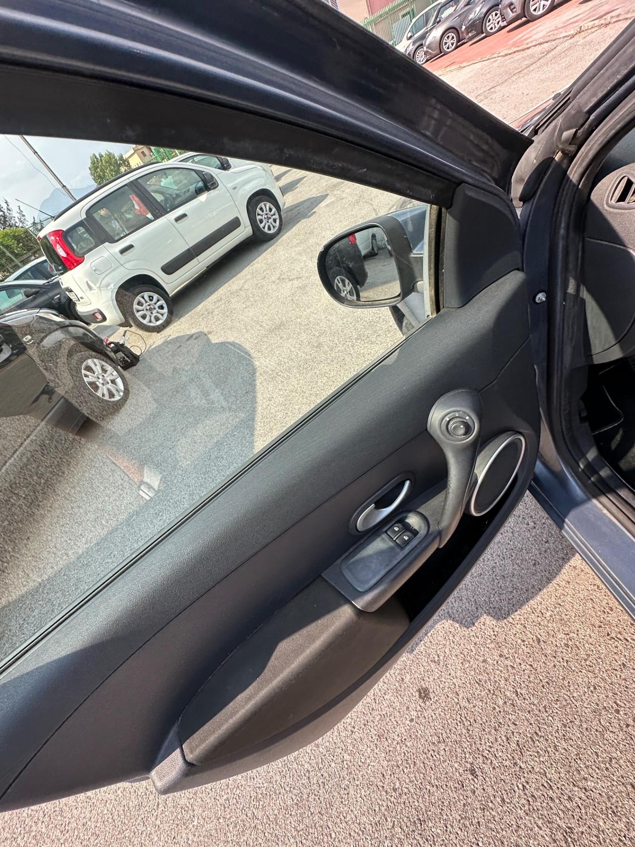Renault Clio 1.2 16V 5 porte Luxe