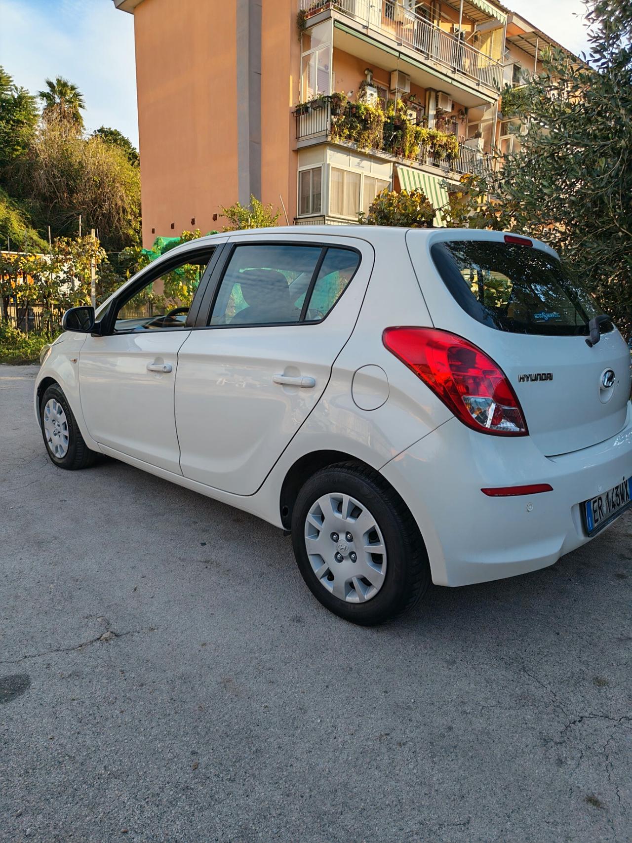 Hyundai i20 1.2 benzina CARPLAY SCHERMO 2013