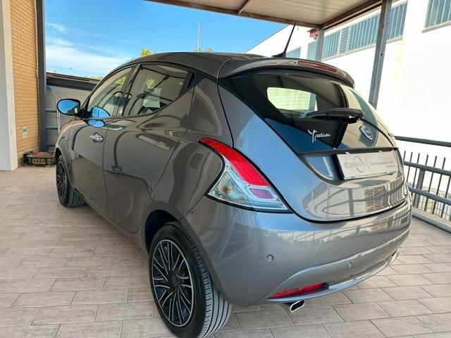 Lancia Ypsilon 1.0 FireFly 5 porte S&S Hybrid Gold