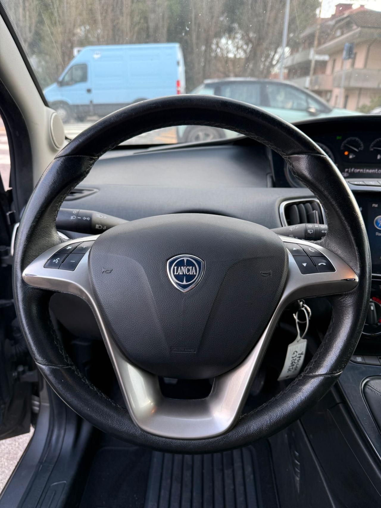 Lancia Ypsilon 1.0 FireFly 5 porte S&S Hybrid Ecochic Gold NESSUN VINCOLO