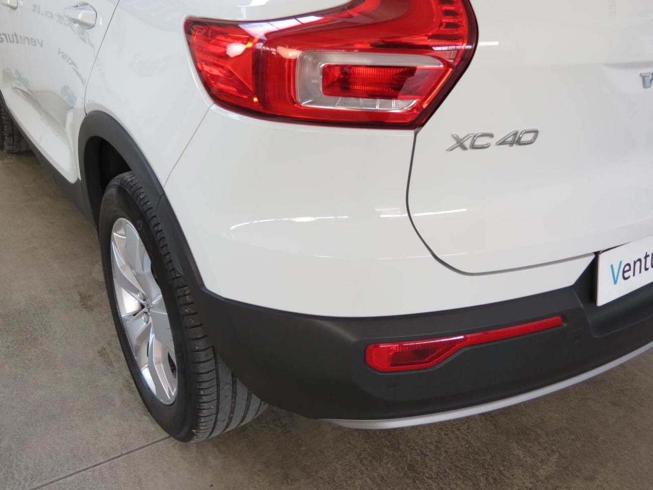 Volvo XC40 T3 163 cv Geartronic Momentum