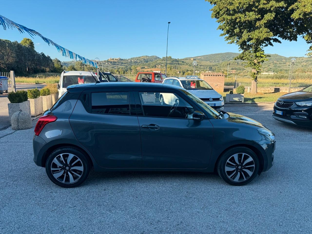 "UNA CHICCA" Suzuki Swift 1.2 Hybrid Top + GPL