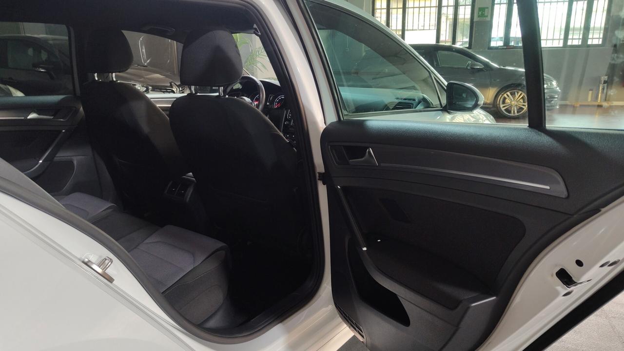 Volkswagen Golf 2.0 TDI DSG R-LINE 5p. BlueMotion Technology