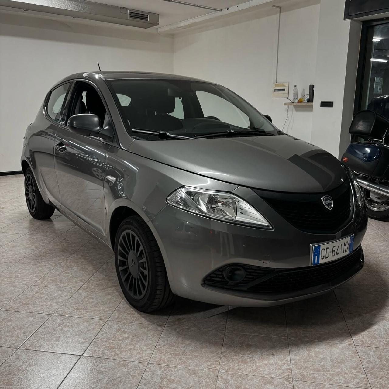 Lancia Ypsilon 1.0 FireFly 5 porte S&S Hybrid Ecochic Gold