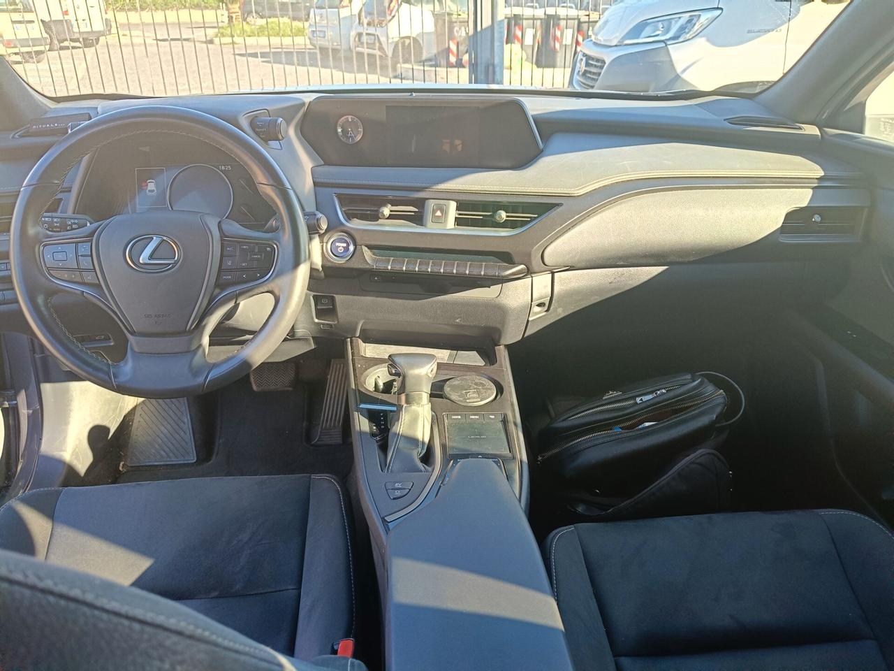 Lexus UX UX Hybrid 60 Mila km unipro