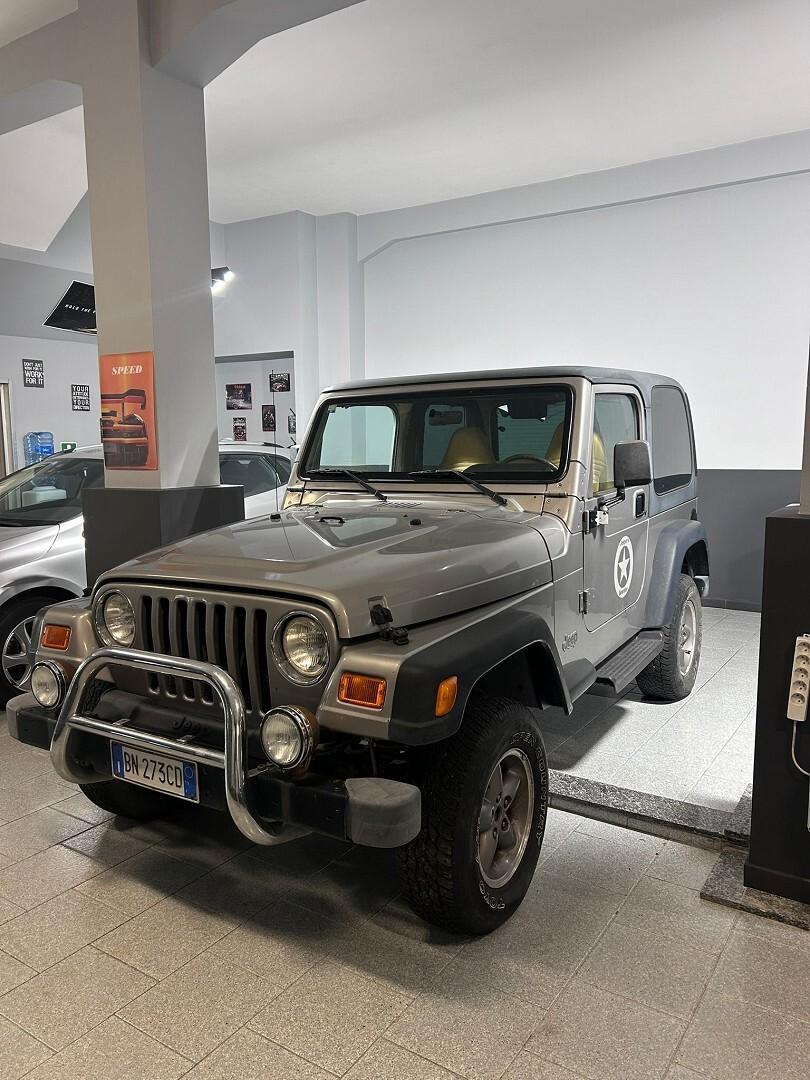 Jeep Wrangler con gancio traino omologato