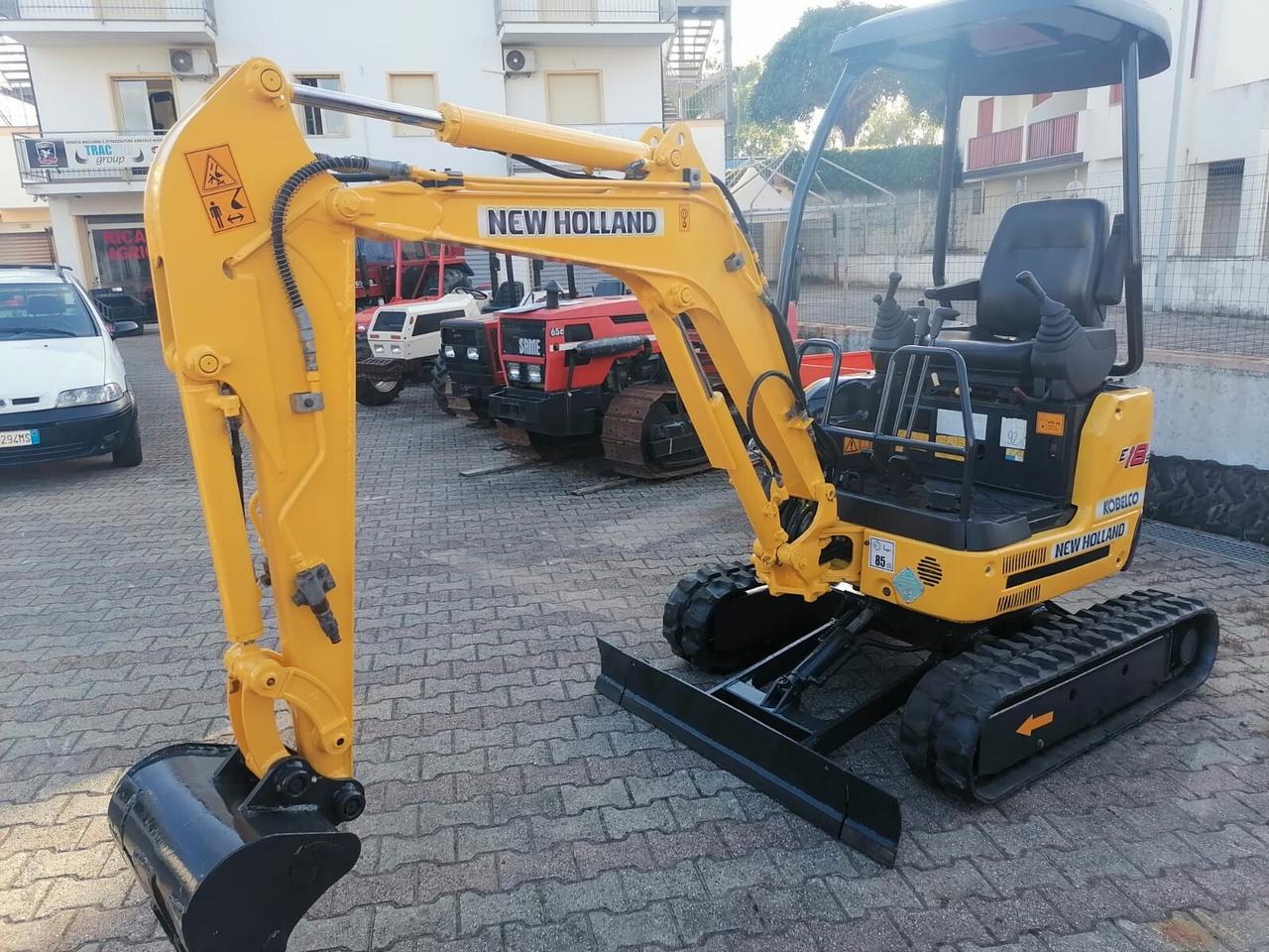 Escavatore Seminuovo New-Holland E18 SR (18 Quintali)