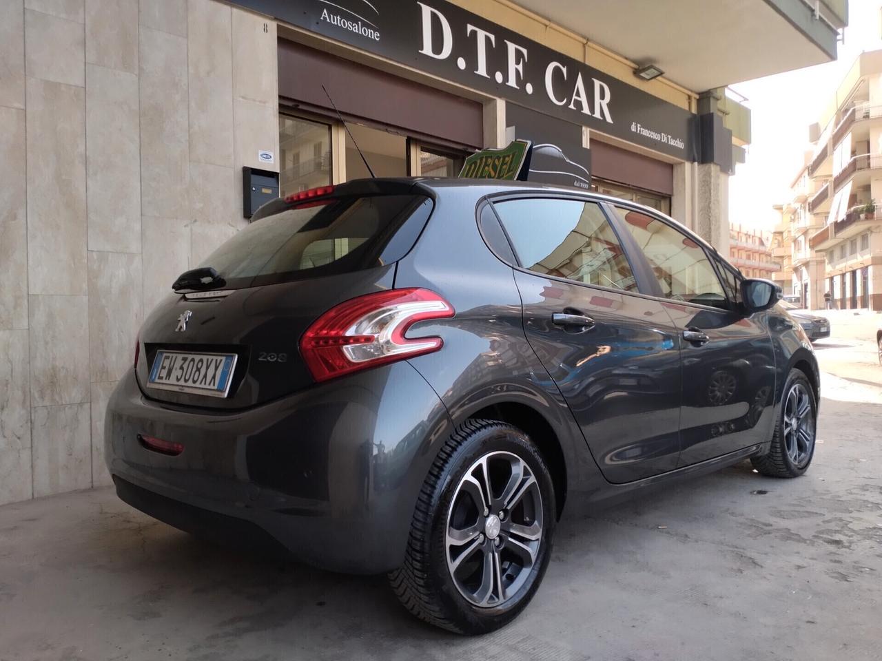 Peugeot 208 1.4 HDi 68 CV 5 porte Allure