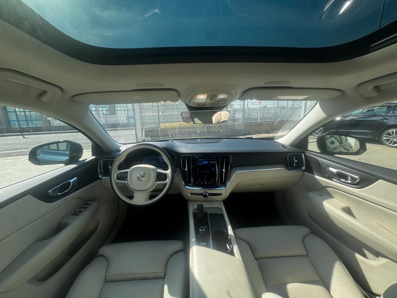 Volvo V60 2.0 B5 Ultimate Dark R Design 4x4 Mild Hybrid