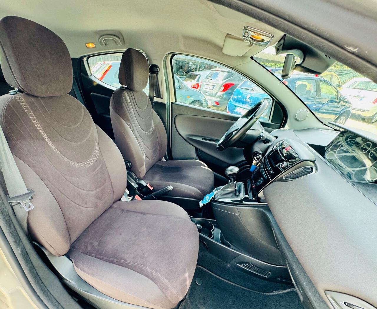 Lancia Ypsilon 0.9 TwinAir 85 CV Cambio Automatico