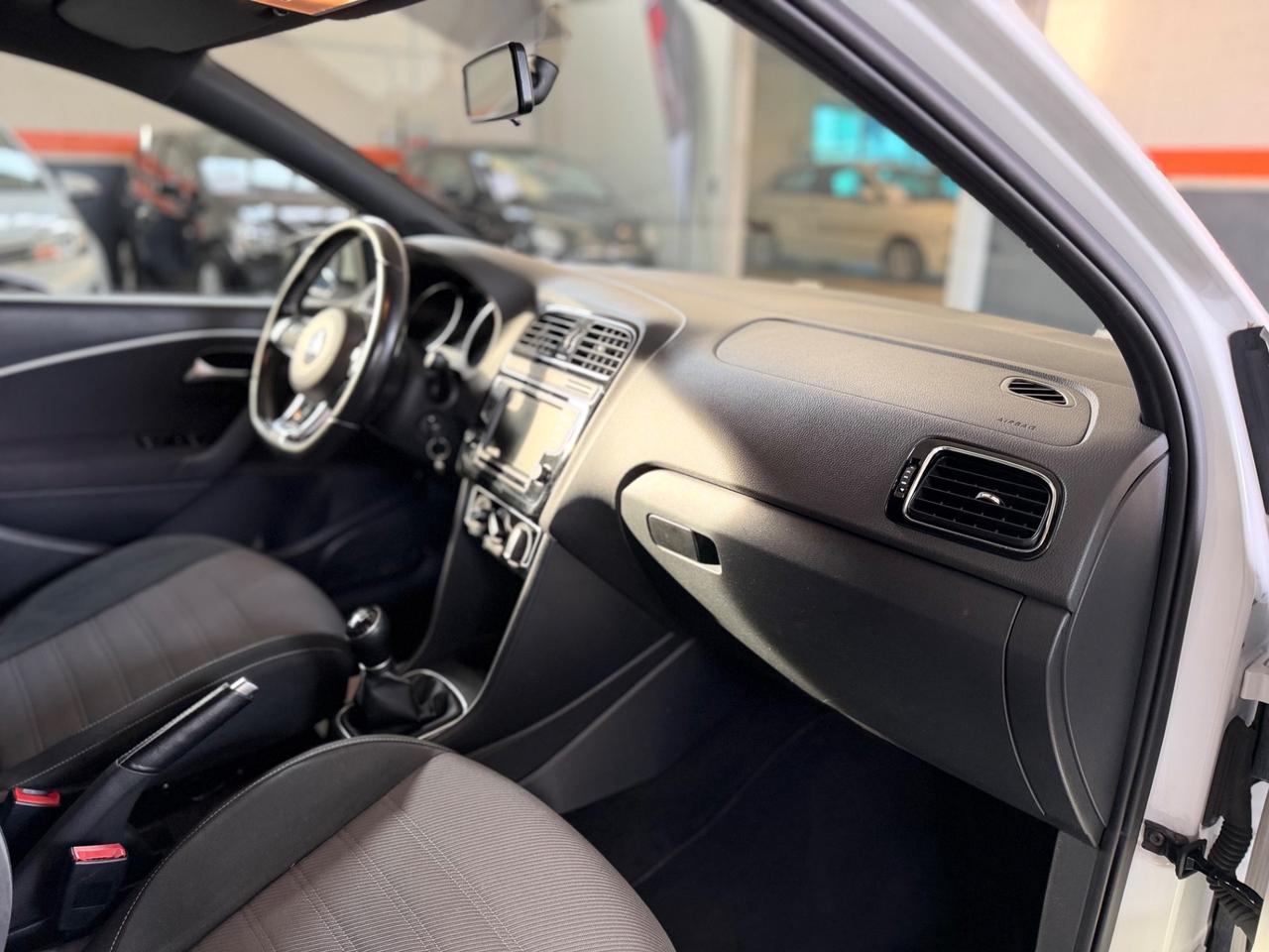 Volkswagen Polo 1.4 TDI 5p. R-LINE NEOPATENTATI