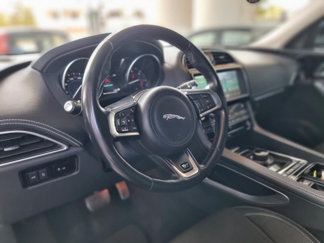 Jaguar F-Pace 2.0 D 180 CV AWD aut. R-Sport