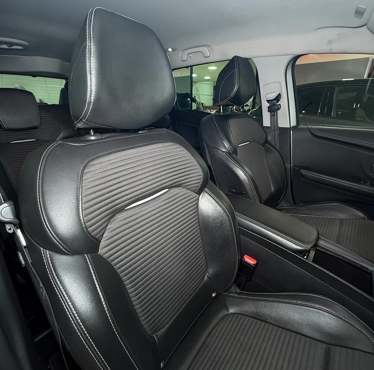 Renault Grand Scenic - 7 Posti - INITIALE PARIS