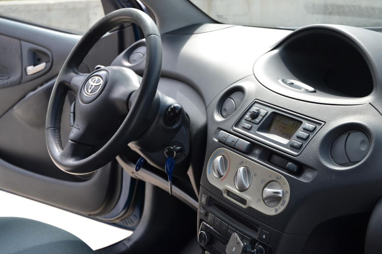 Toyota Yaris 1.0i 16V cat 5 porte Sol