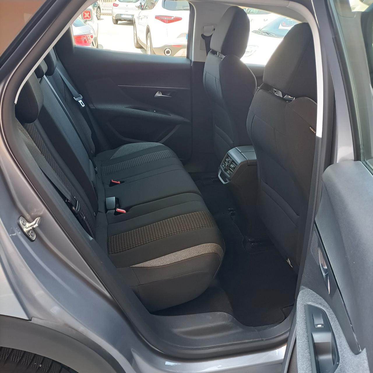 Peugeot 3008 BlueHDi 130 S&S EAT8 Business