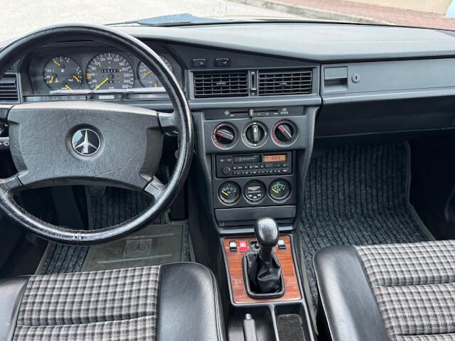 Mercedes 190 2.3 16V. "PERFETTA"