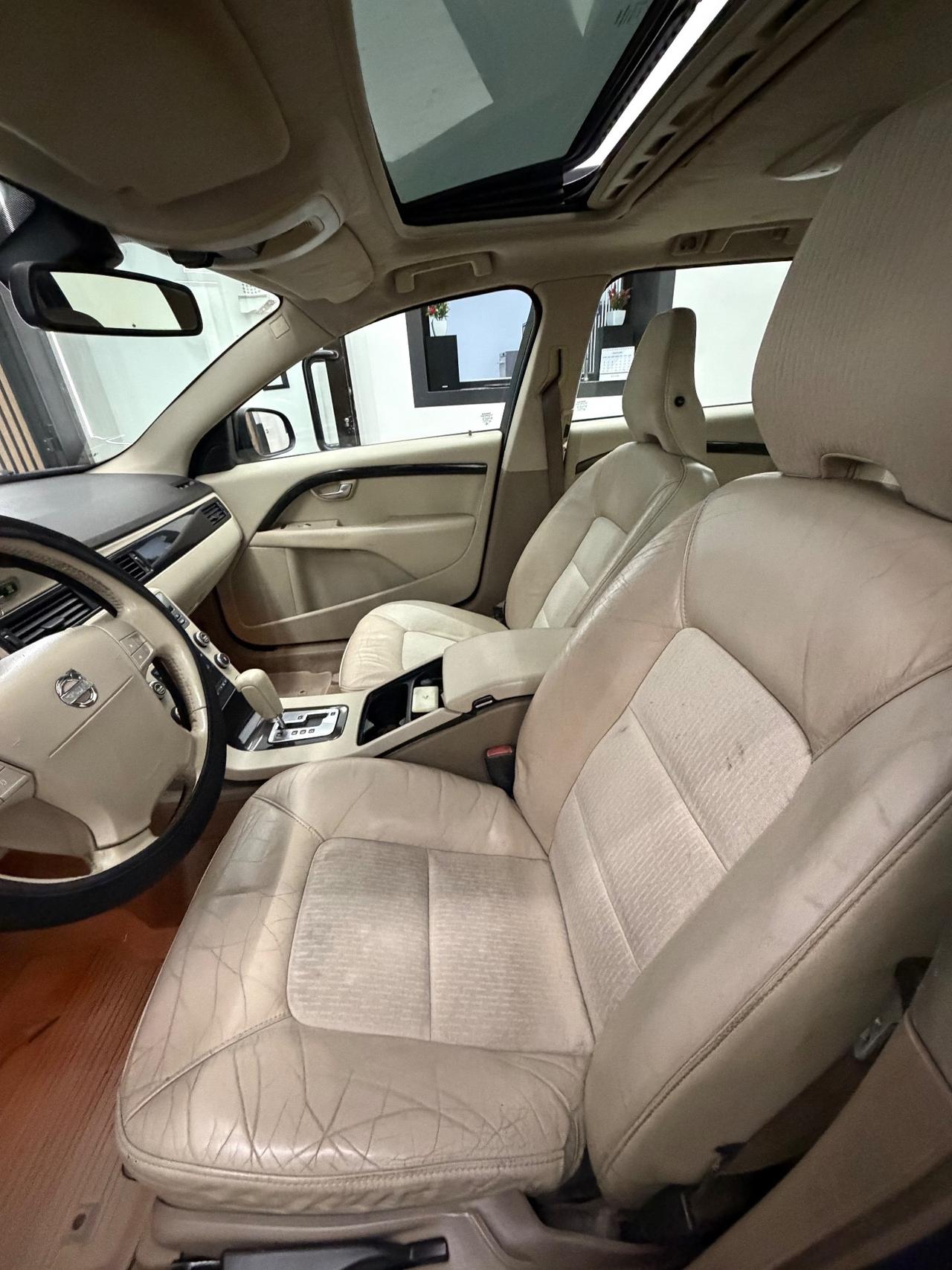 Volvo V70 2.4 D5 AWD Momentum