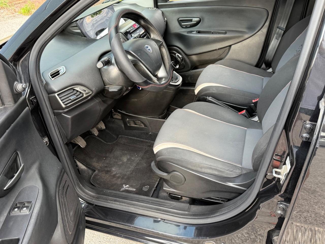 Lancia Ypsilon 1.2 69 CV 5 porte Gold