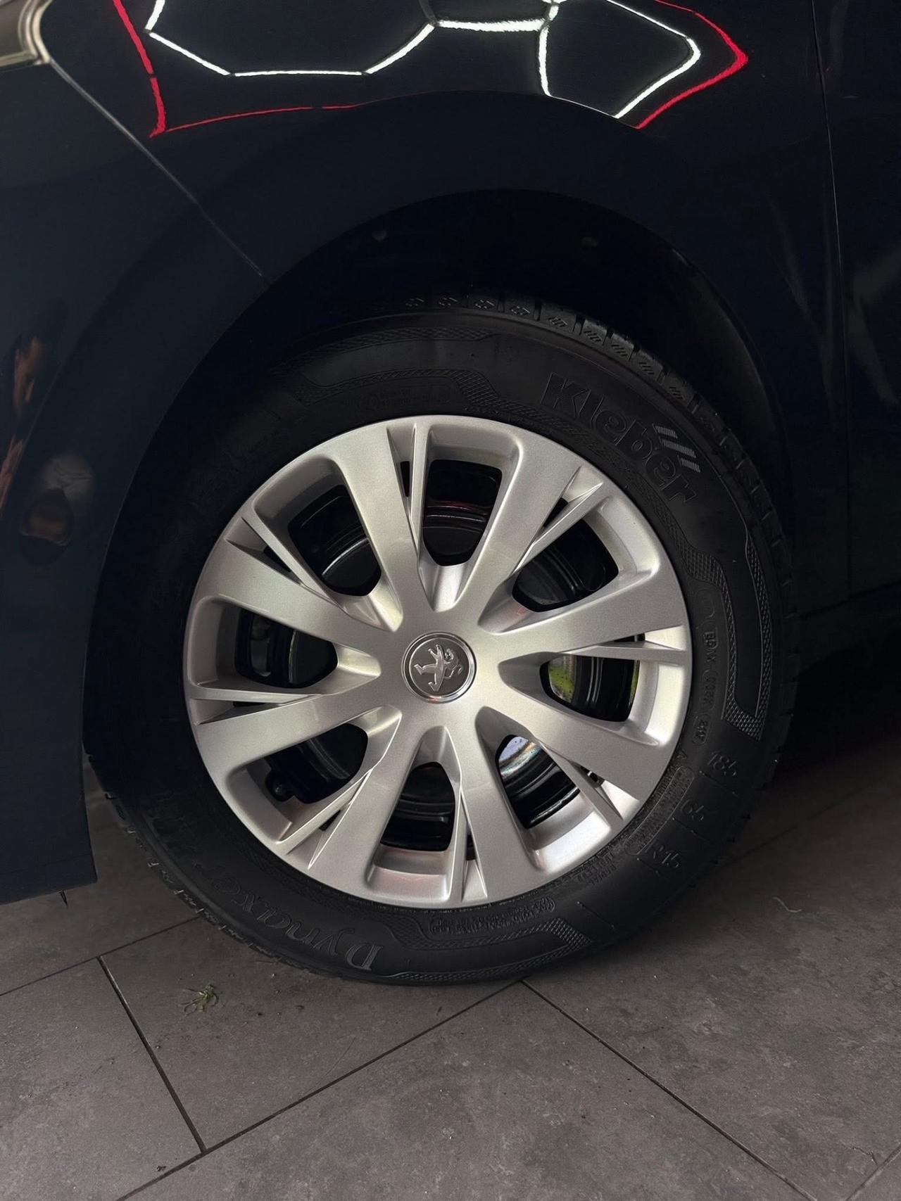 Peugeot 208 1.2 Benzina 82 cv 9556 KM UNICA