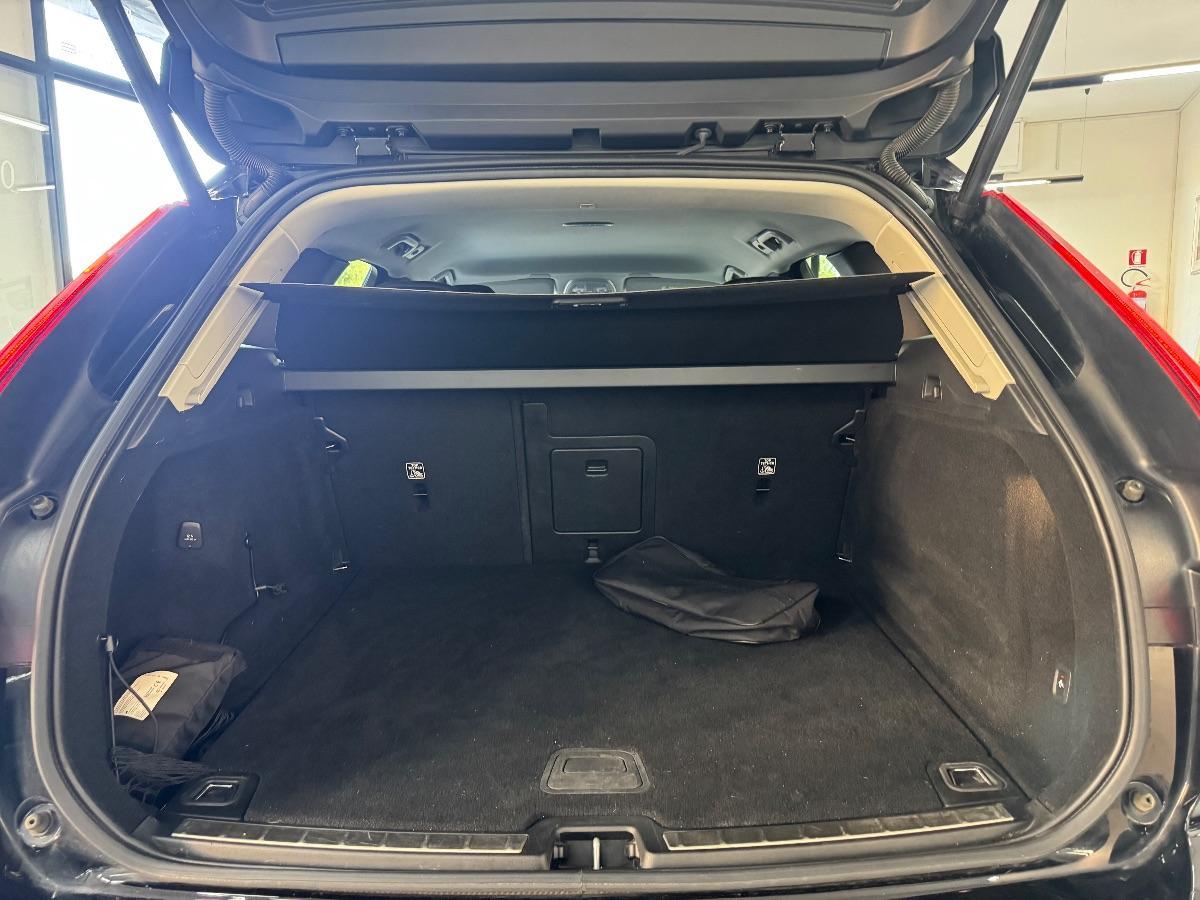 VOLVO XC60 -B4 automatico Core UNICO PROP/ RETROCAMERA/ LED/ SEDILI ELETTRICI