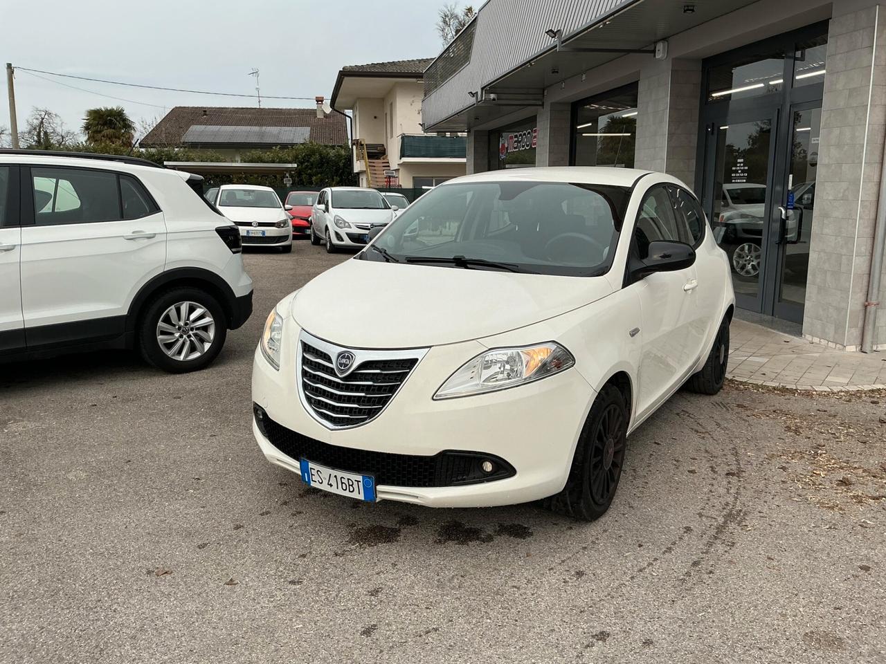 Lancia Ypsilon 1.2 benzina Neopatentati