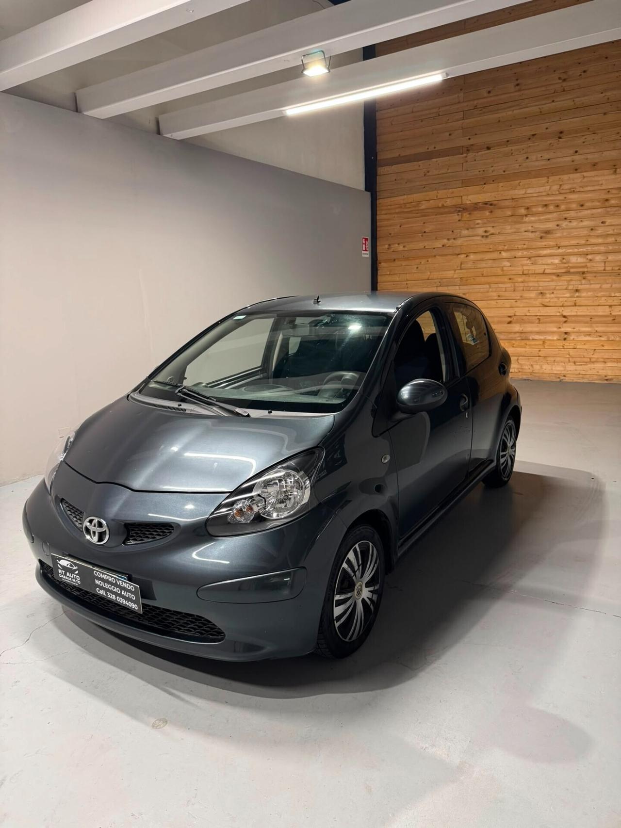 Toyota Aygo 1.0 12V VVT-i 5 porte Sol