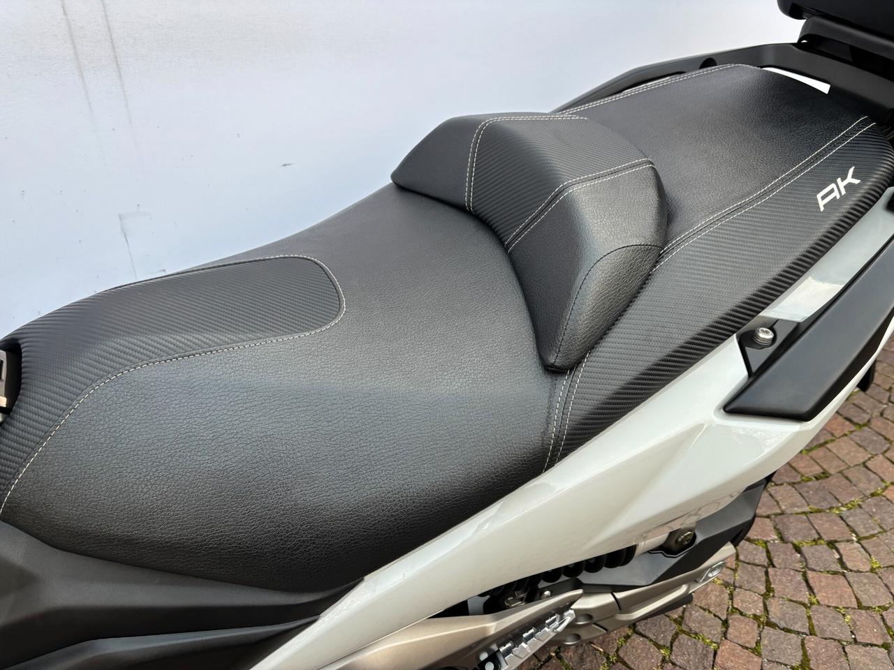 Kymco AK 550